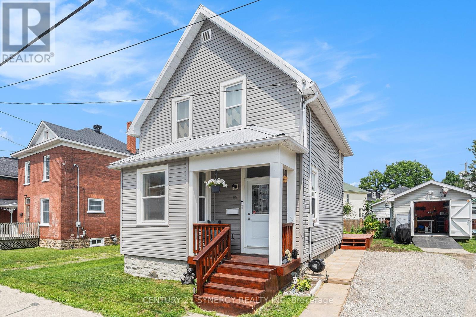 25 Kensington Ave, Smiths Falls, ON K7A 2K6