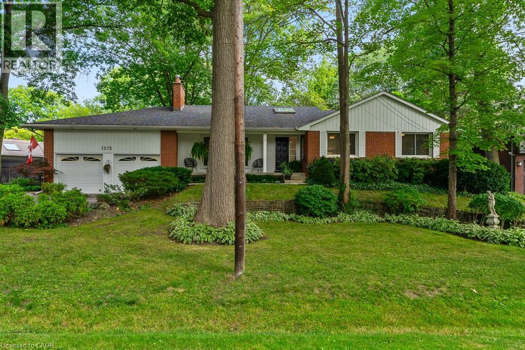 1373 Queen Victoria Ave, Mississauga, ON L5H 3H2