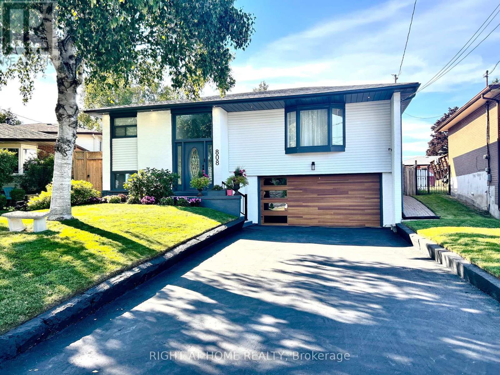 808 Sanok Dr, Pickering, ON L1W 2P9