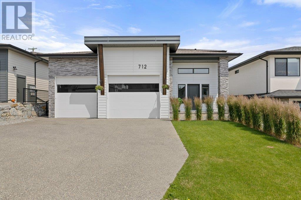 712 Lake Ct, West Kelowna, BC V1Z 0A3