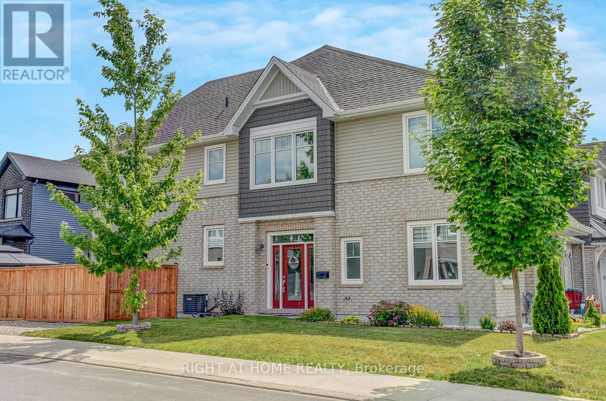 674 Putney Cres, Ottawa, ON K2S 2N7