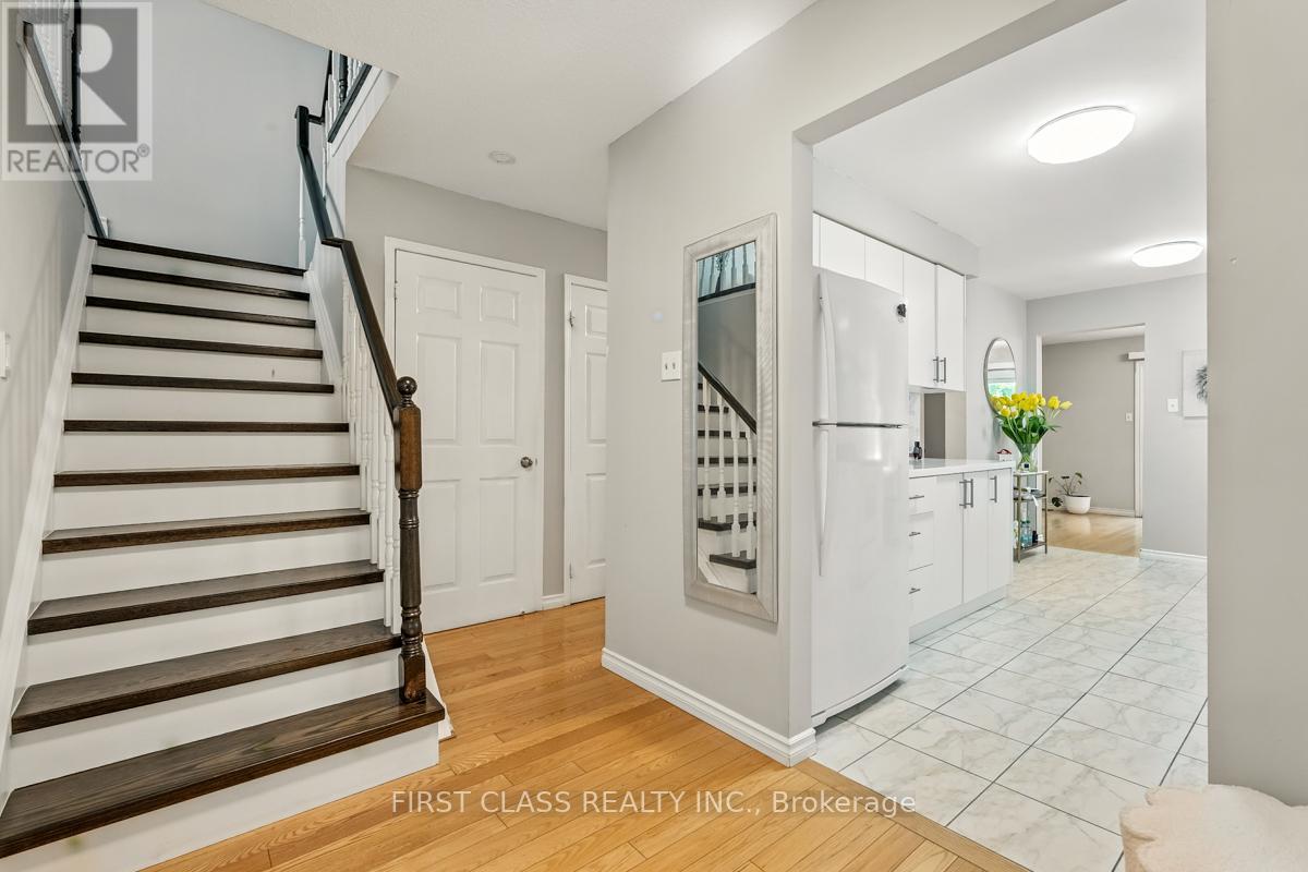5053 Rundle Cres, Mississauga, ON L5M 4A4