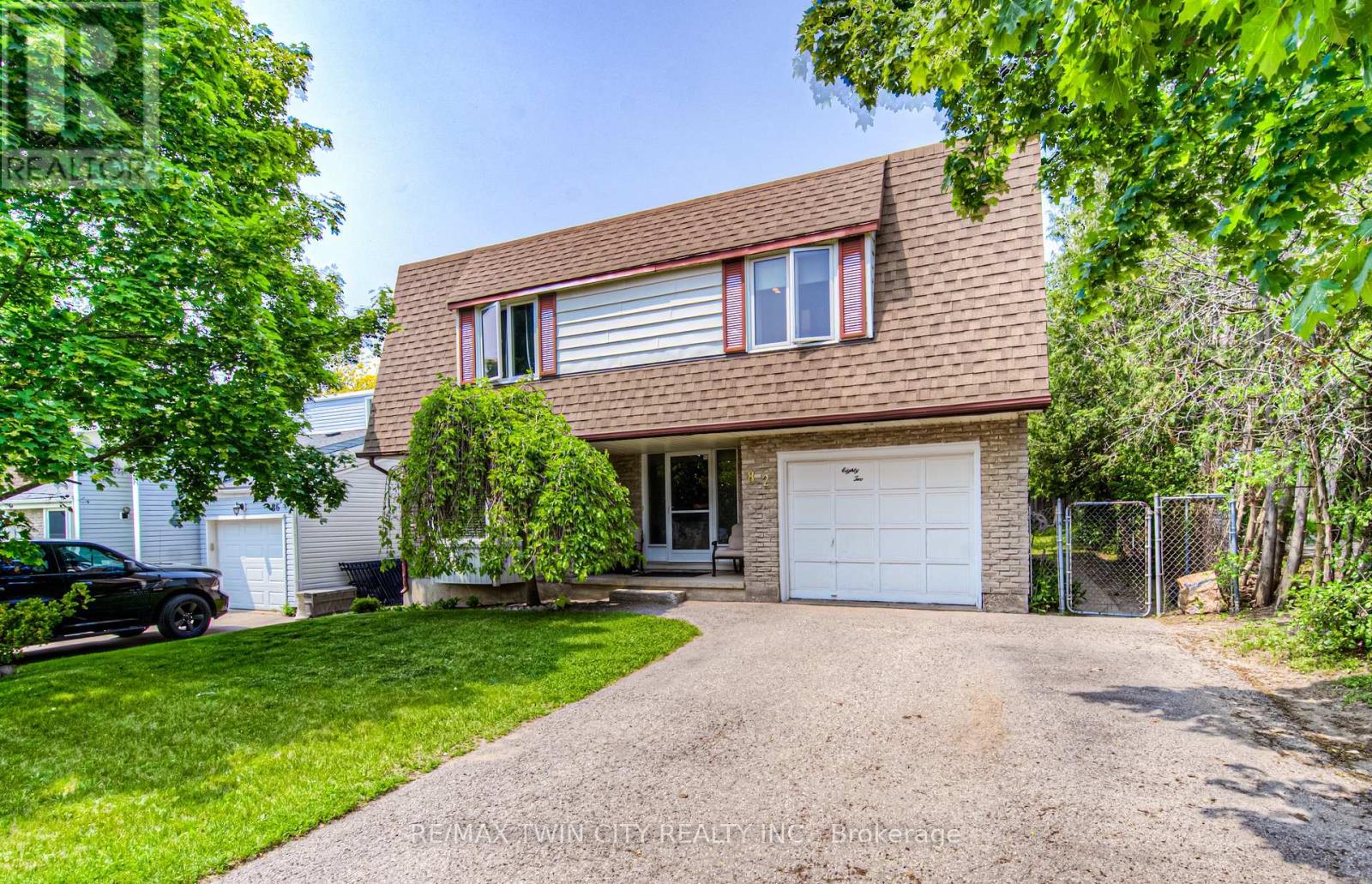 82 Roseneath Cres, Kitchener, ON N2E 1V9