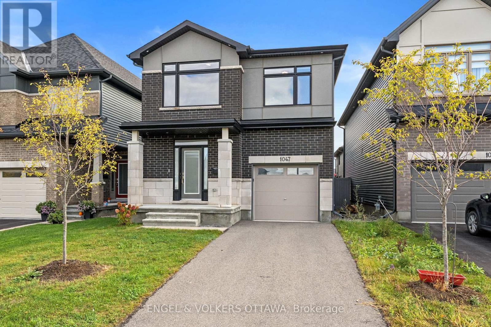 1047 Hydrangea Ave, Ottawa, ON K4M 1B2