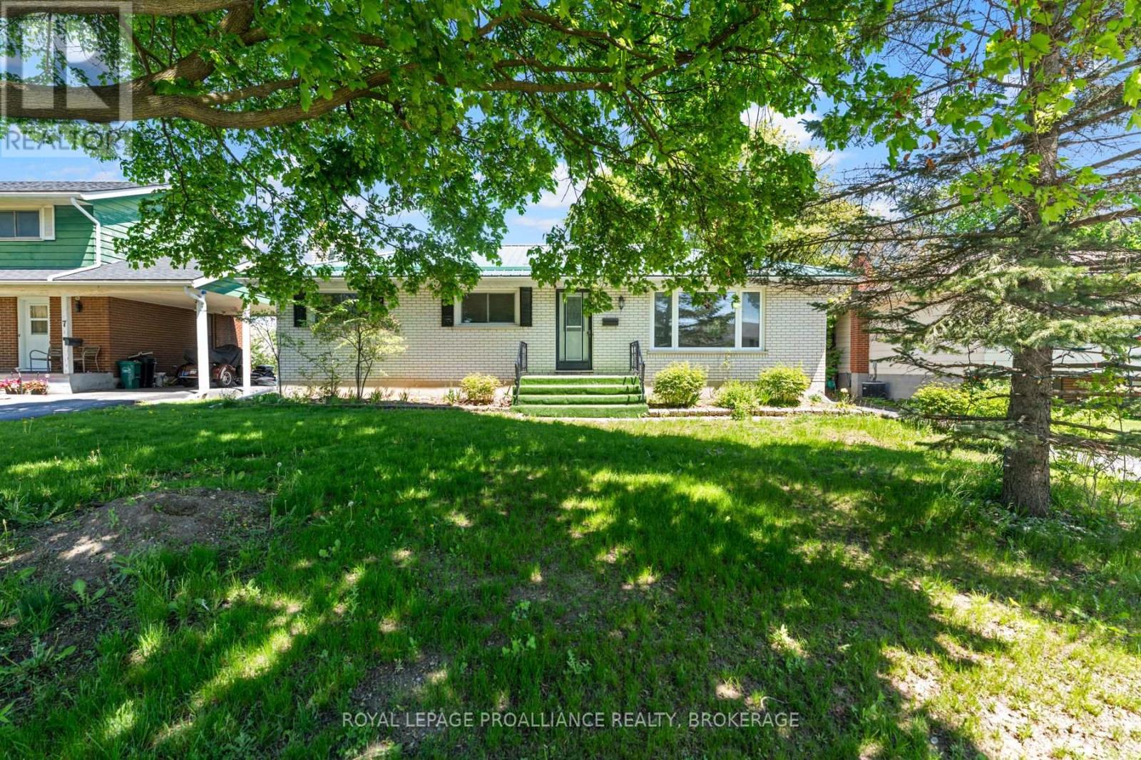 5 Armour Cres, Quinte West Trenton Ward, ON K8V 2V9