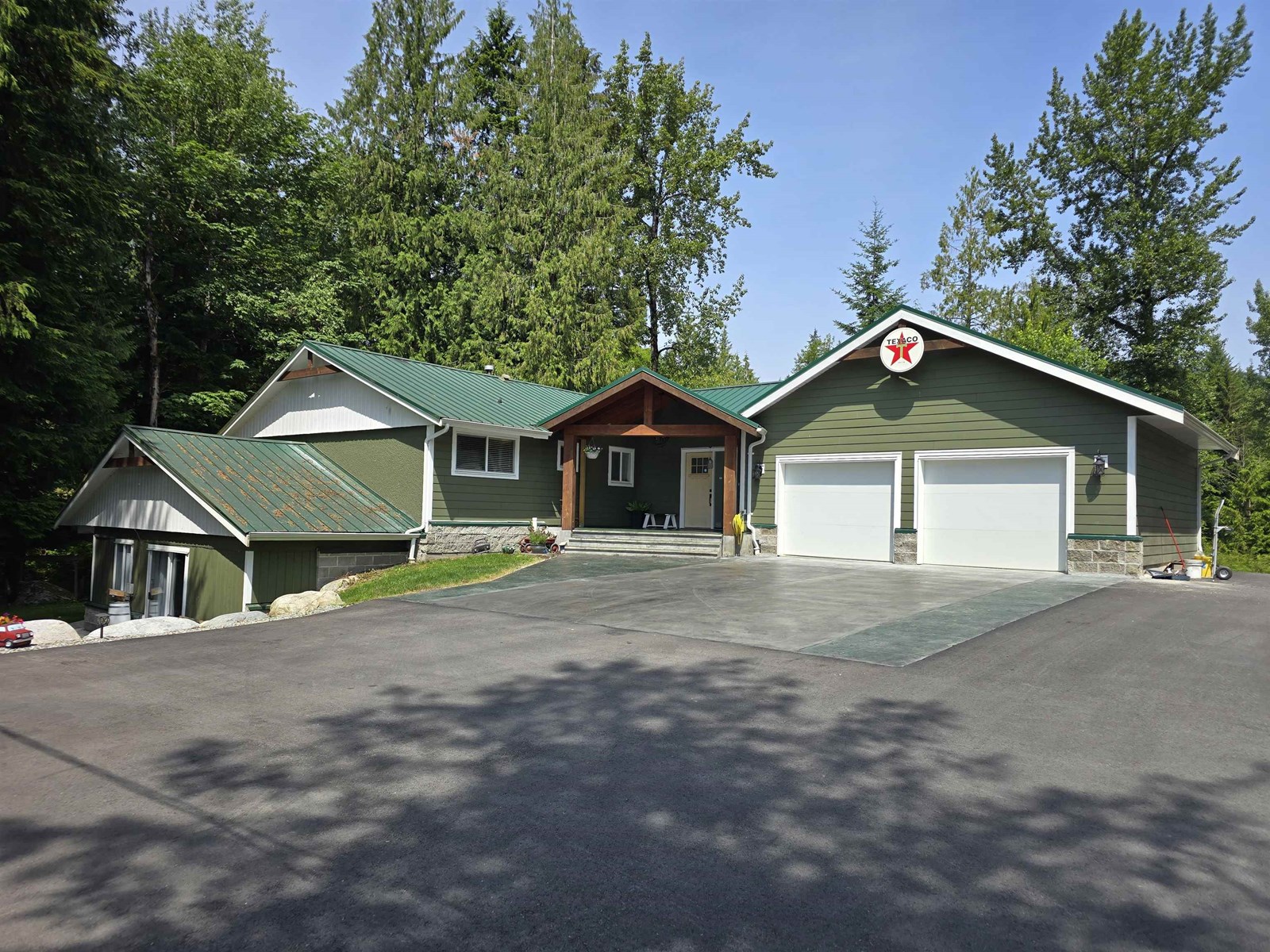 9957 Dewdney Trunk Rd, Mission, BC V4S 1K8