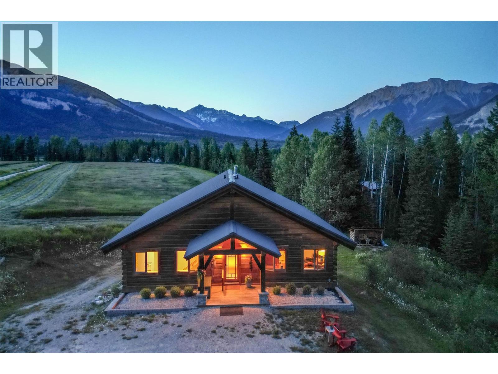 2550 Kettleston Rd, Golden, BC V0A 1H1