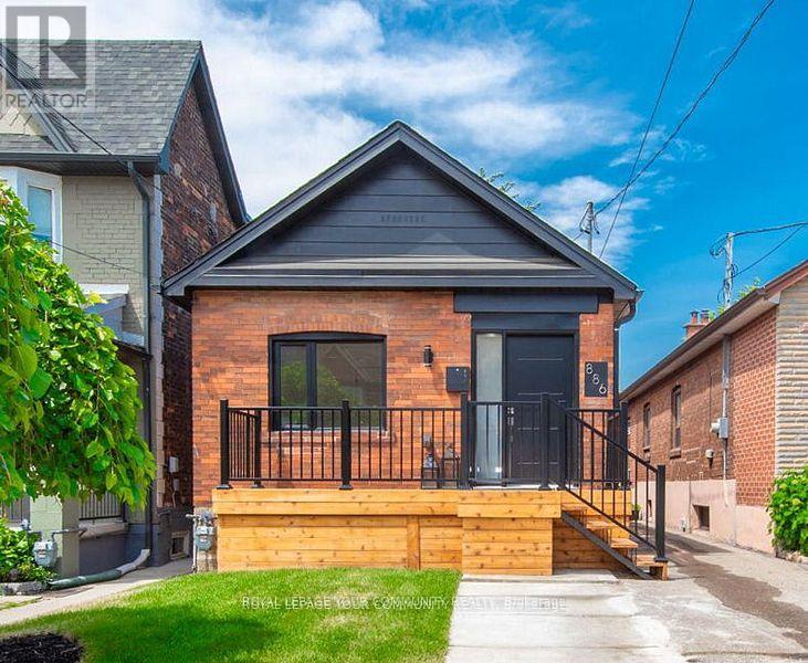 886 Runnymede Rd, Toronto, ON M6N 3W4