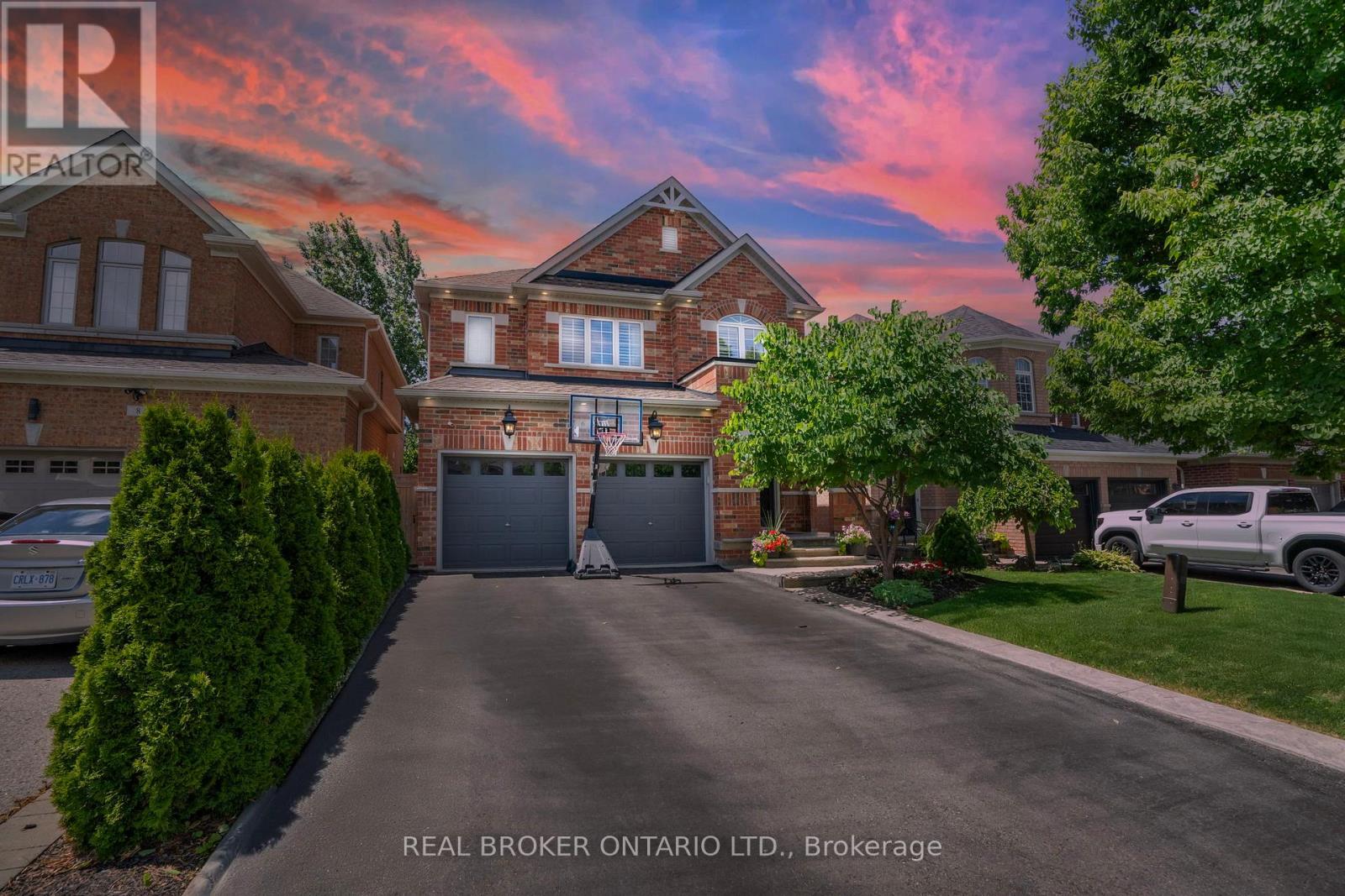 6 Silver Pond Dr, Halton Hills, ON L7G 6L9