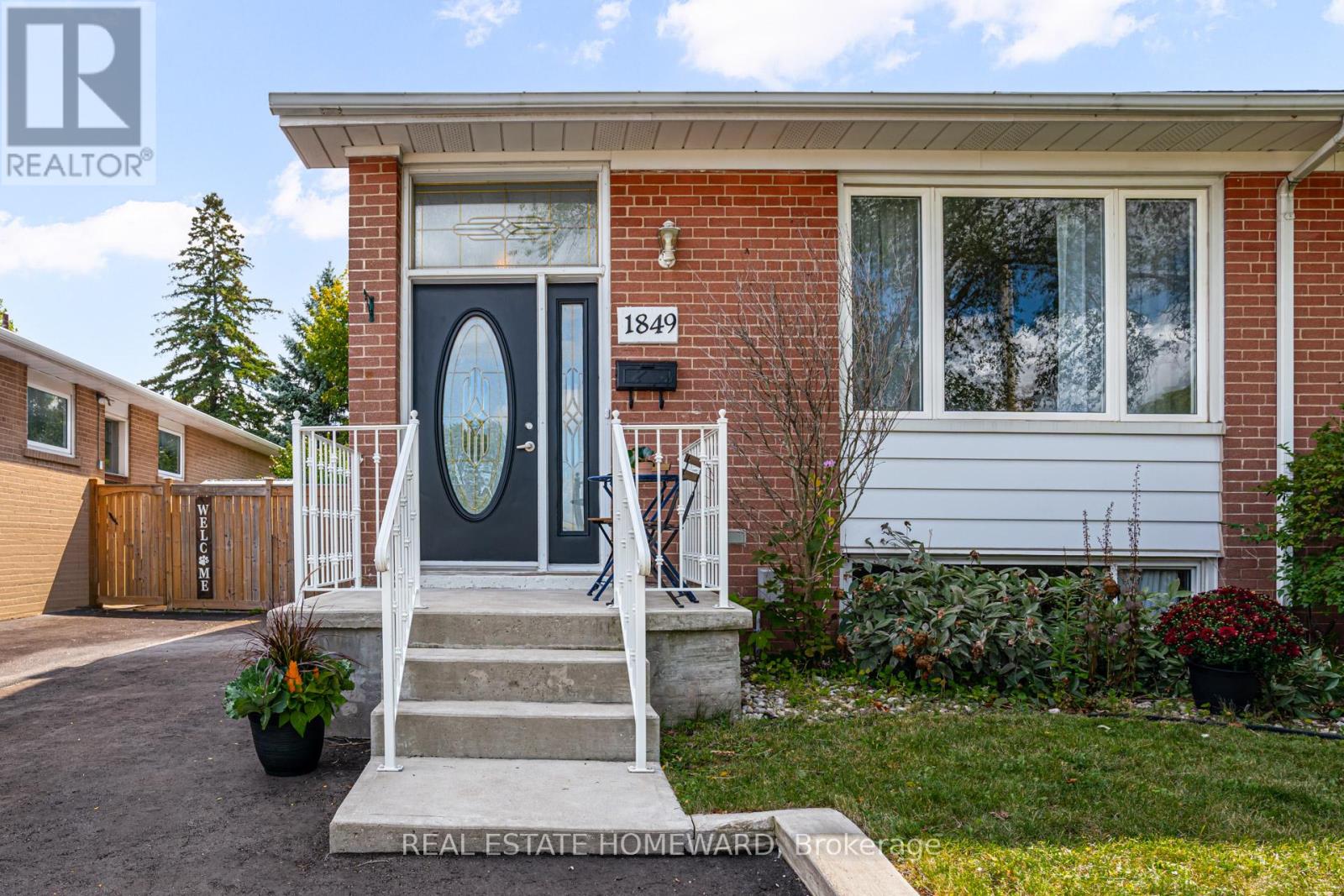 1849 Sandgate Cres, Mississauga, ON L5J 2E7