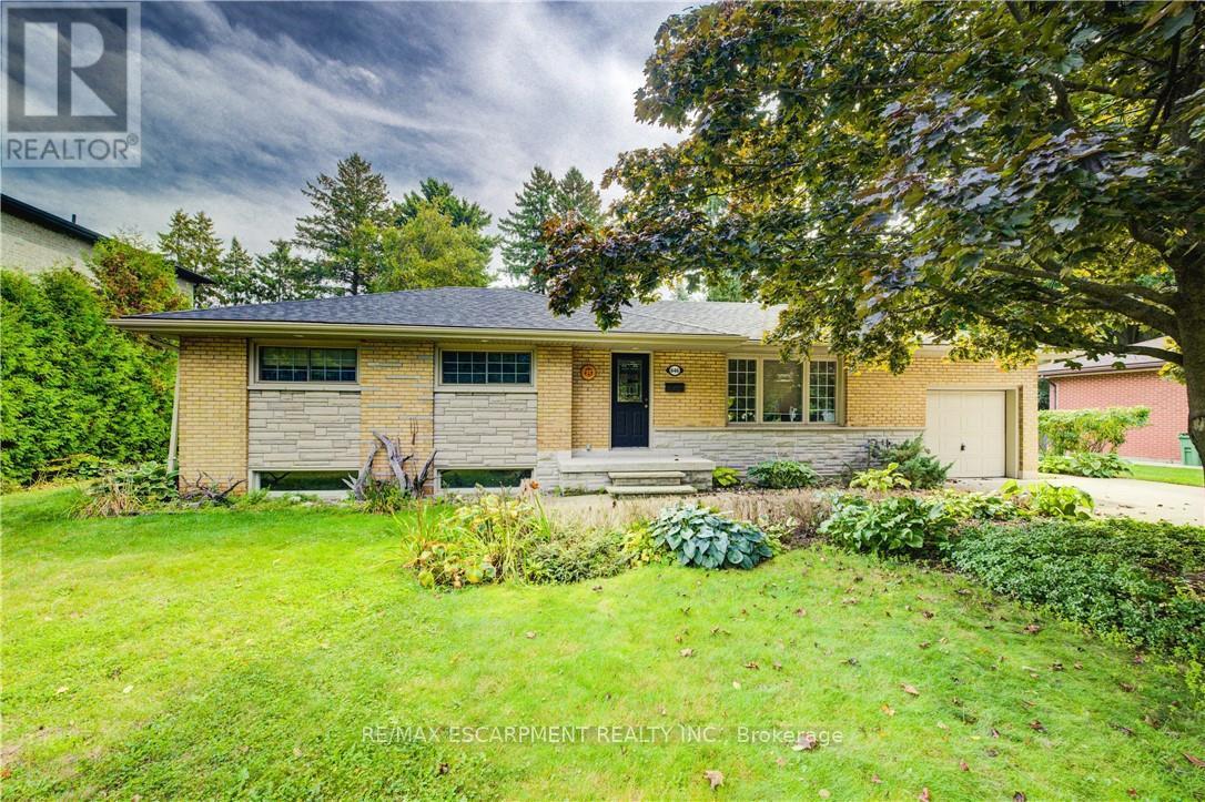 646 Iroquois Ave, Hamilton, ON L9G 3B4