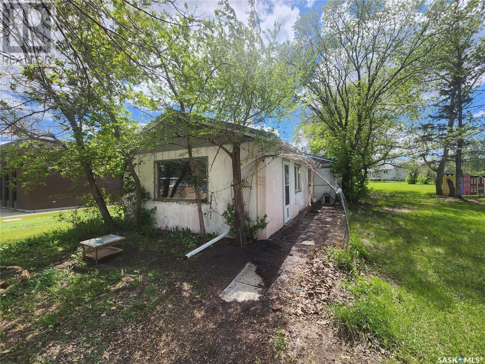 20 Edouard Beaupre St, Willow Bunch, SK S0H 4K0