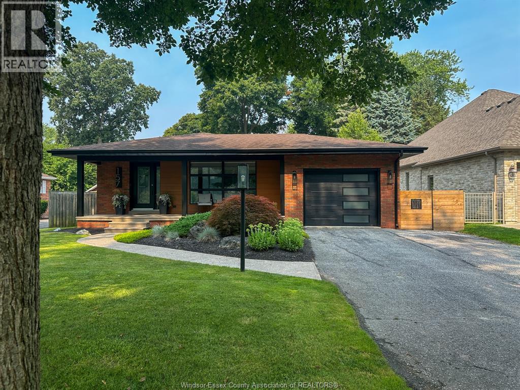 157 Kensington Blvd, Tecumseh, ON N8N 2K7