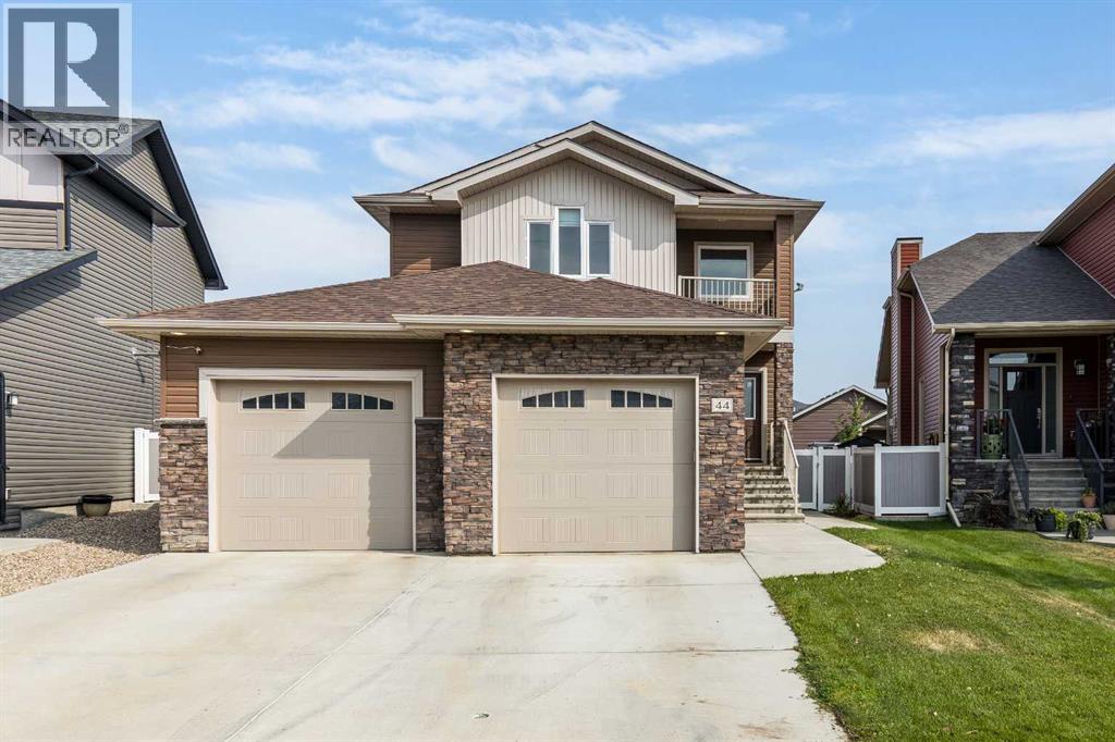 44 Hamptons Cres SE, Medicine Hat, AB T1B 0N7