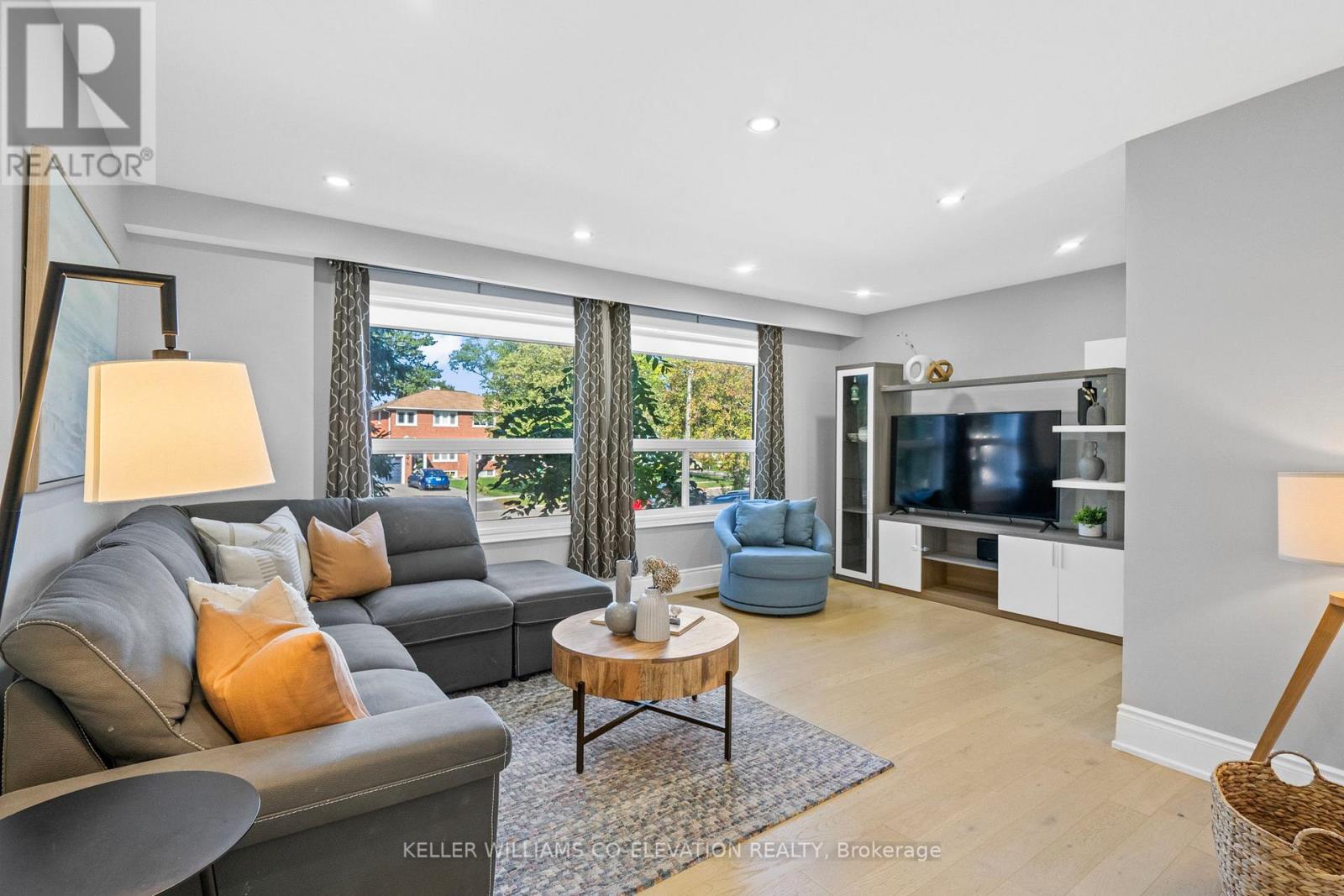 1244 Nigel Rd, Mississauga, ON L5J 3S7