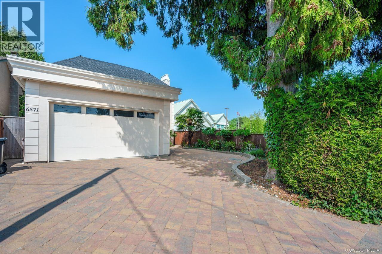 6571 Lynas Ln, Richmond, BC V7C 3K8