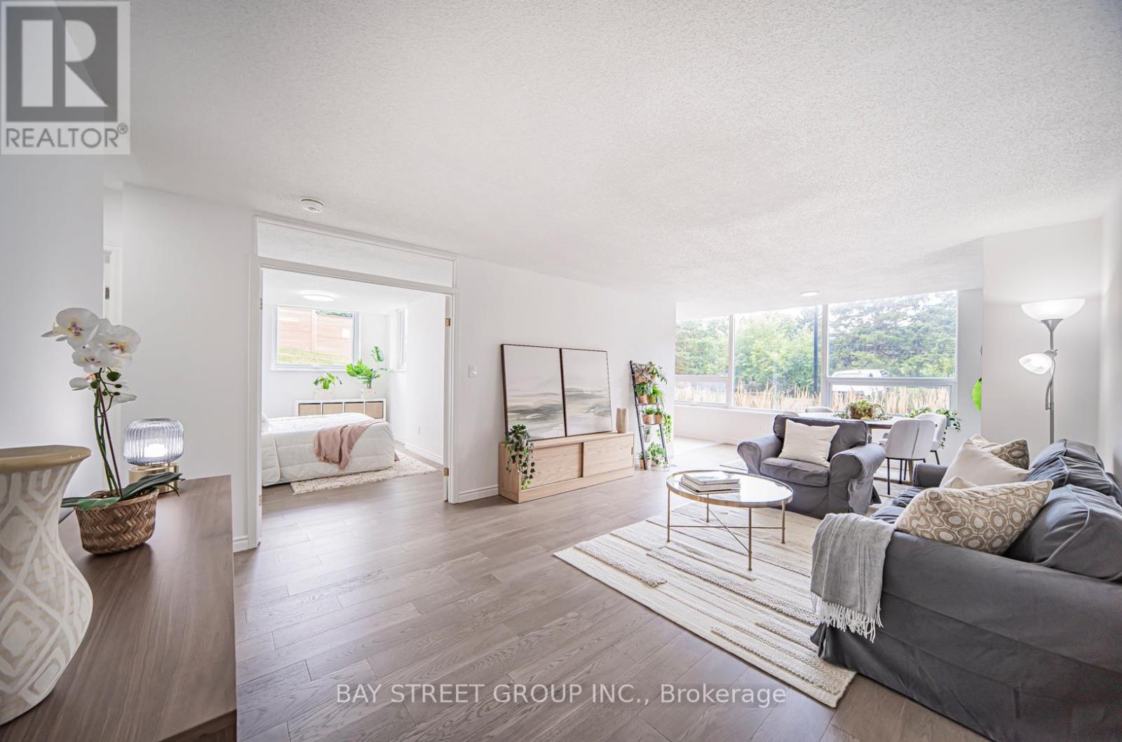 102 326 Major Mackenzie Dr E, Richmond Hill, ON L4C 8T4