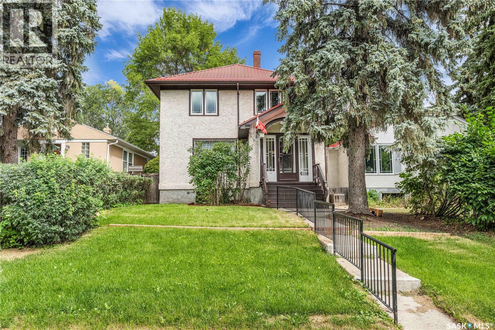 3208 College Ave, Regina, SK S4T 1V9