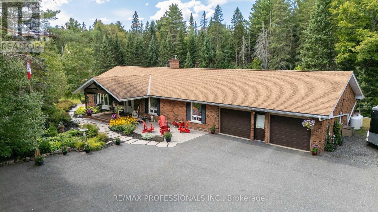 127 S Lancelot Rd, Huntsville, ON P0B 1M0