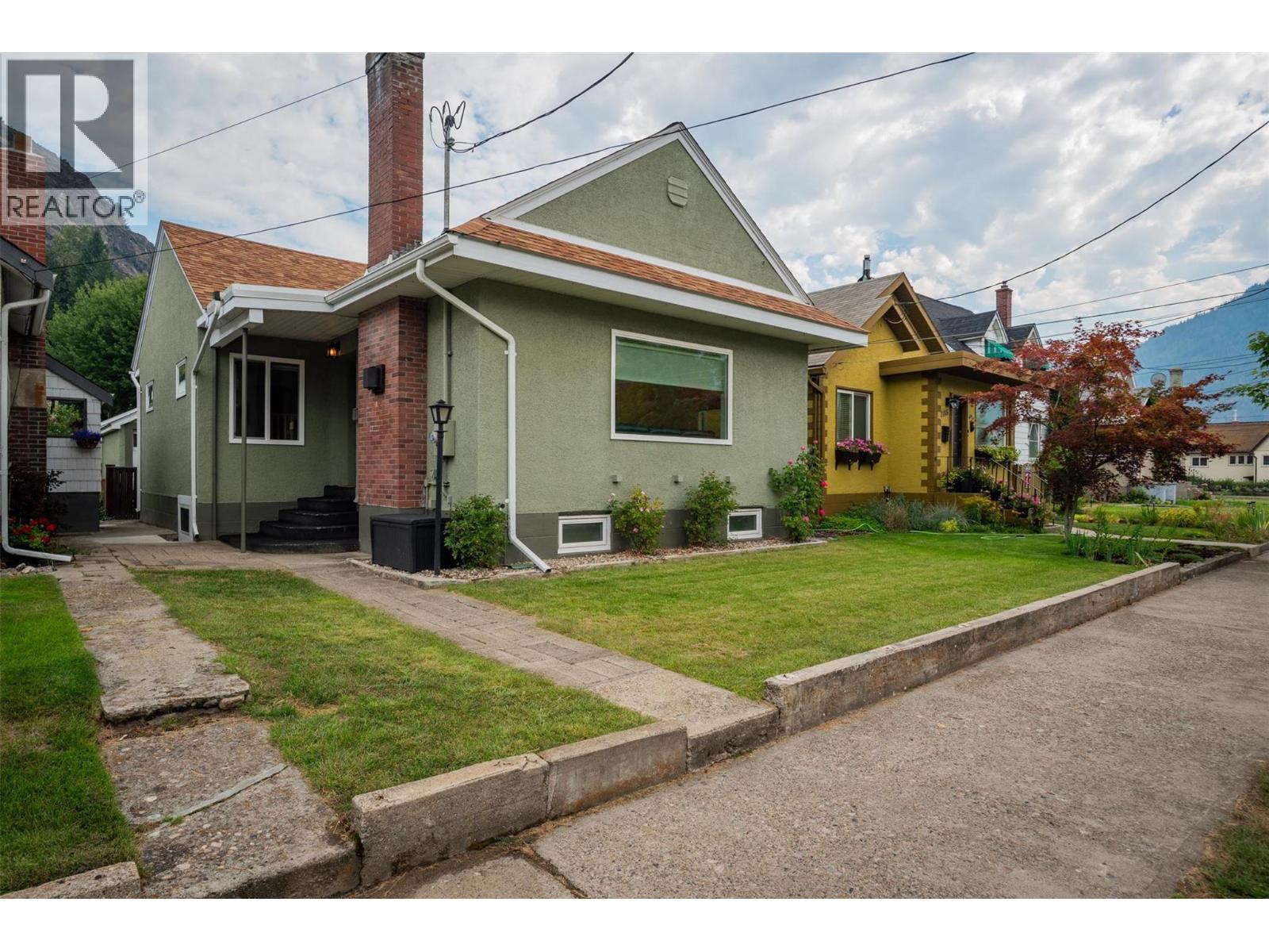 1181 Columbia Ave, Trail, BC V1R 1J1