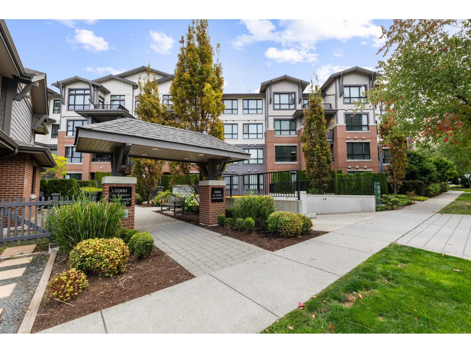 2960 151 Street Unit 214, Surrey, BC V4P 0G3