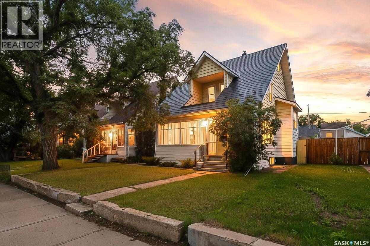 1218 1 Avenue Northwest, Moose Jaw, SK S6H 3N6