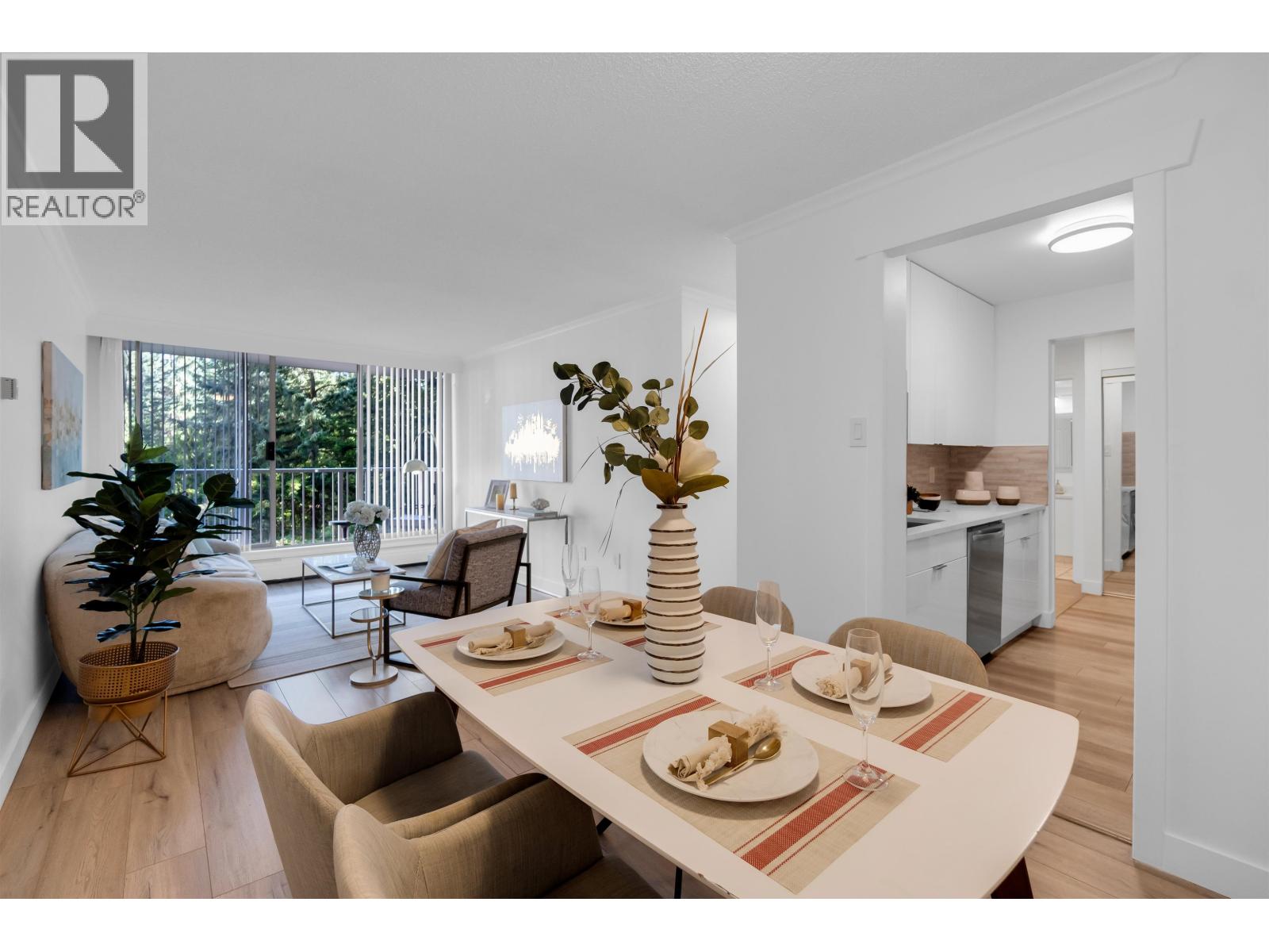 2004 Fullerton Avenue Unit 807, North Vancouver, BC V7P 3G8