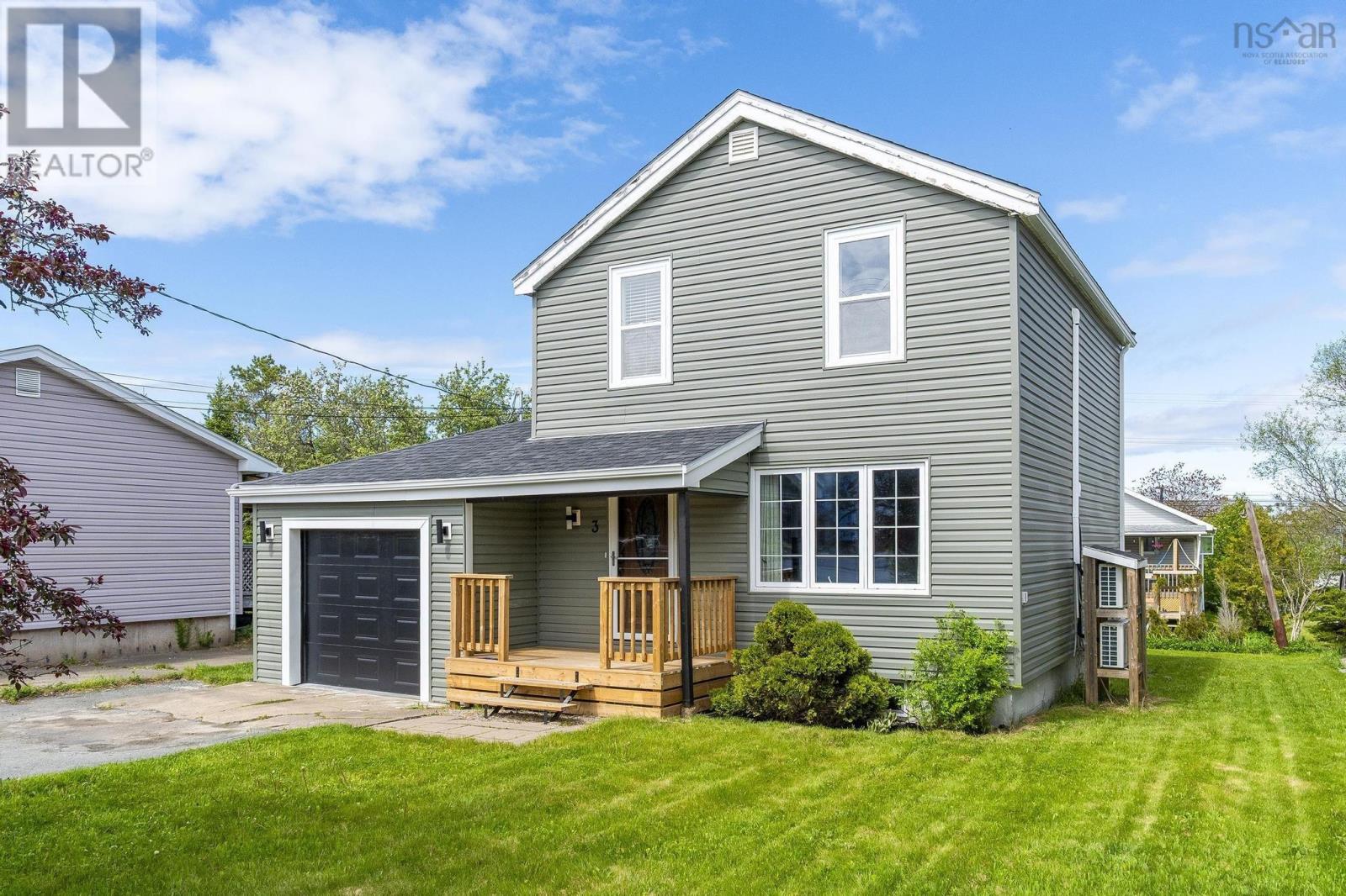3 Hayes St, Halifax, NS B3R 2B6