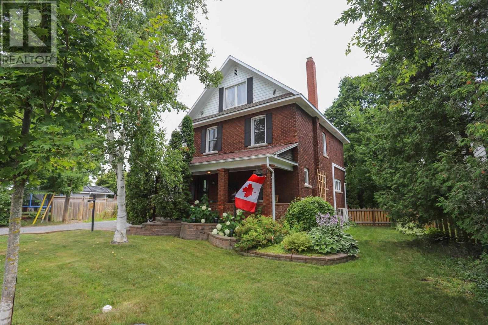 192 Simpson St, Sault Ste. Marie, ON P6A 3V6