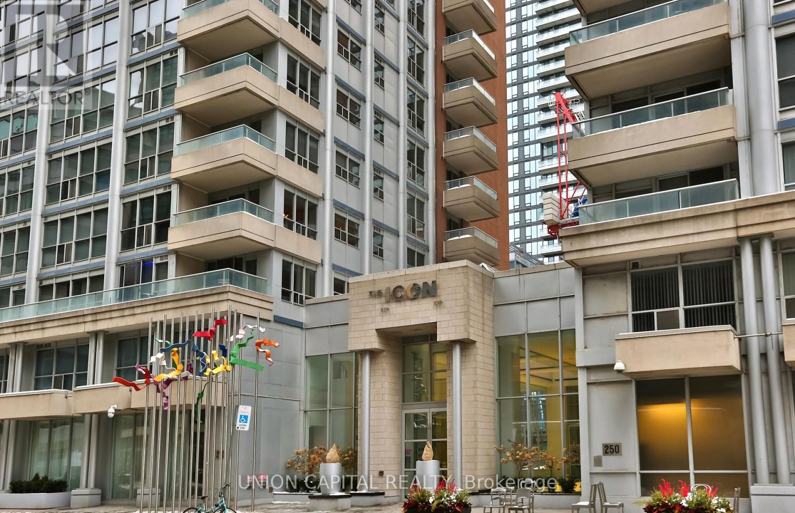 222 270 Wellington St W, Toronto, ON M5V 3P5