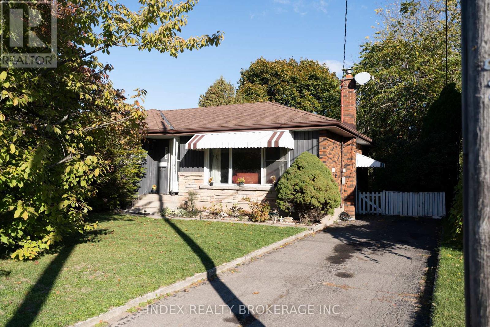 3664 Arlington Ave, Niagara Falls, ON L2J 2X2