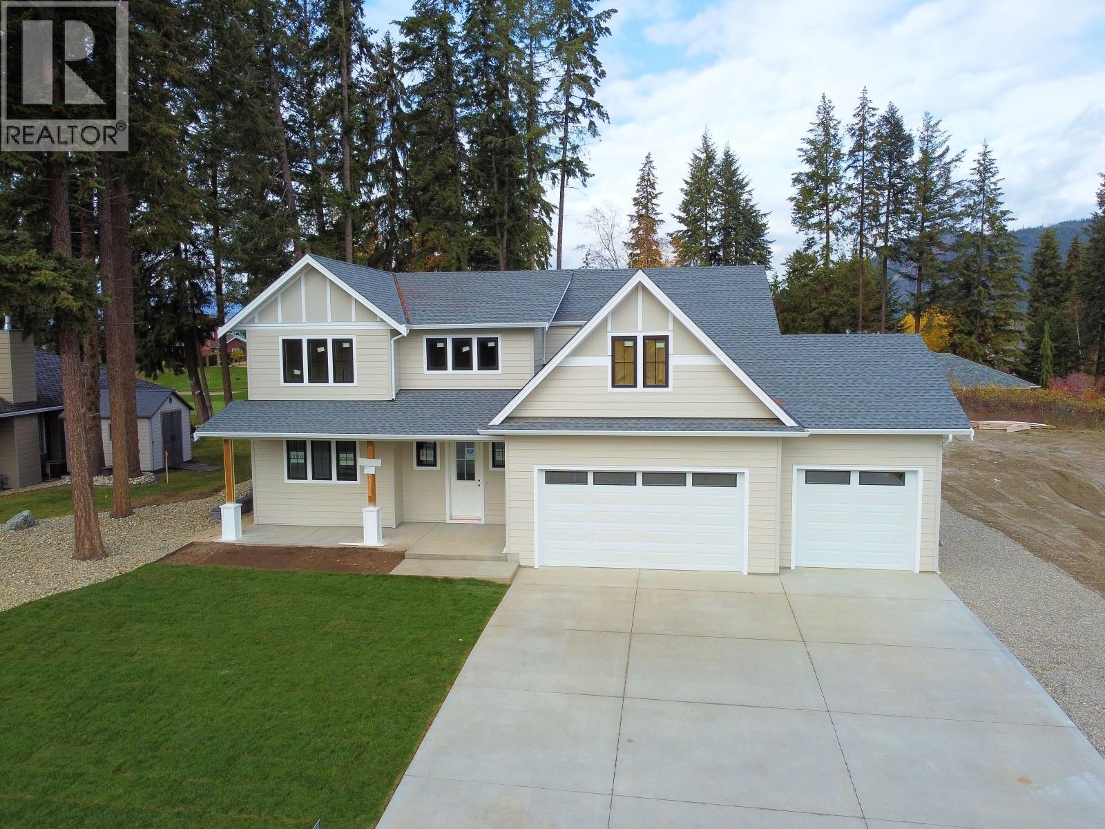 2508 Golf View Cres, Blind Bay, BC V0E 1H2