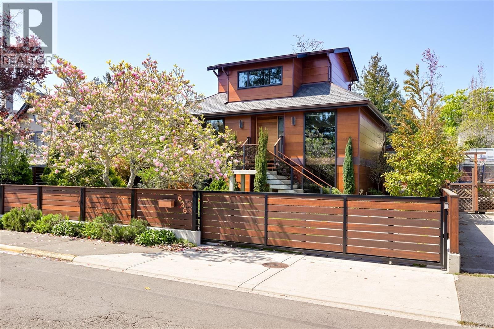 626 Monterey Ave, Oak Bay, BC V8S 4T9