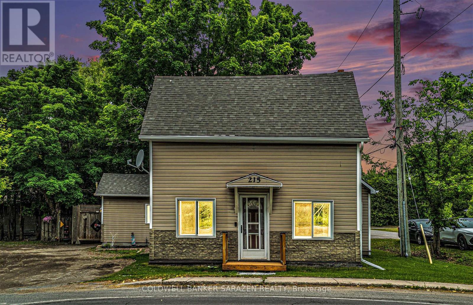 215 Division St S, Mcnabbraeside, ON K7S 3C7