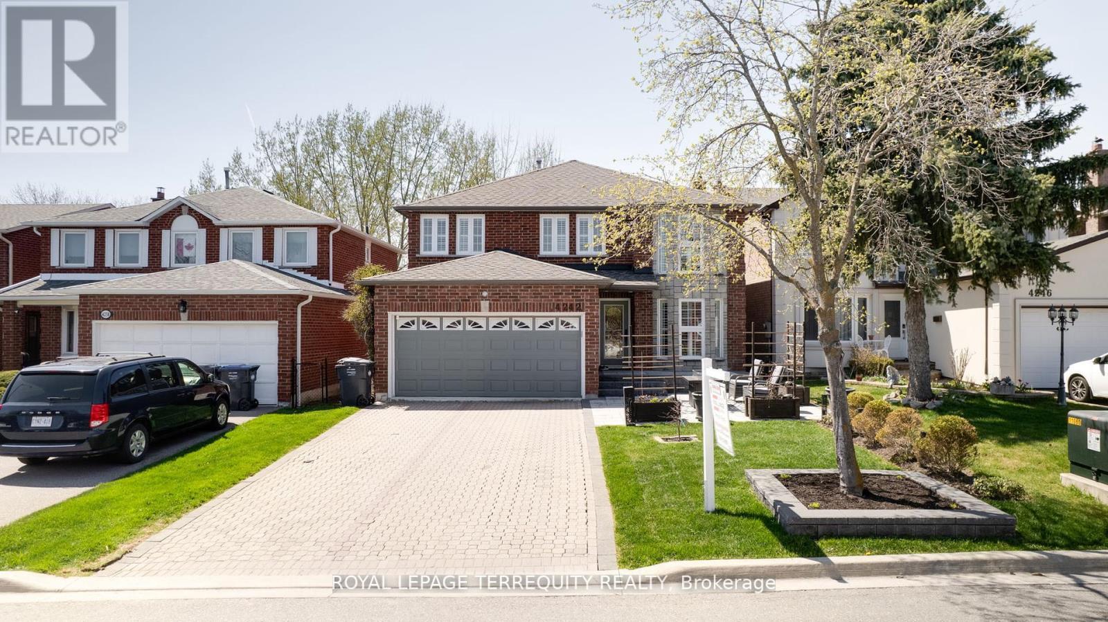 4242 Petersburg Cres, Mississauga, ON L4Z 2T3