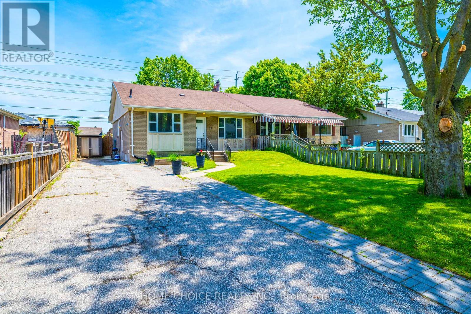 11 Thorncroft Cres, Ajax, ON L1S 2S1