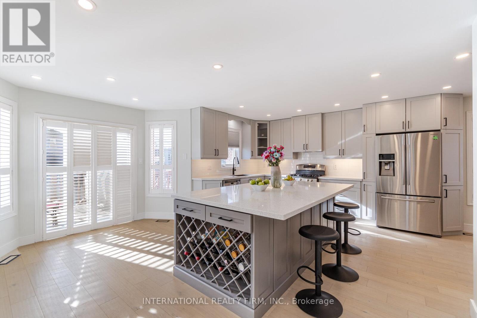 67 Rosanna Cres, Vaughan, ON L6A 3E3