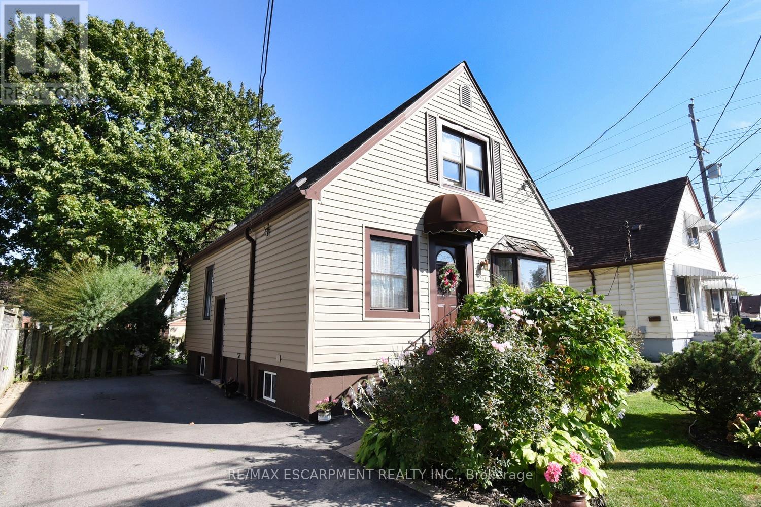 251 E 31st St, Hamilton, ON L8V 3P6