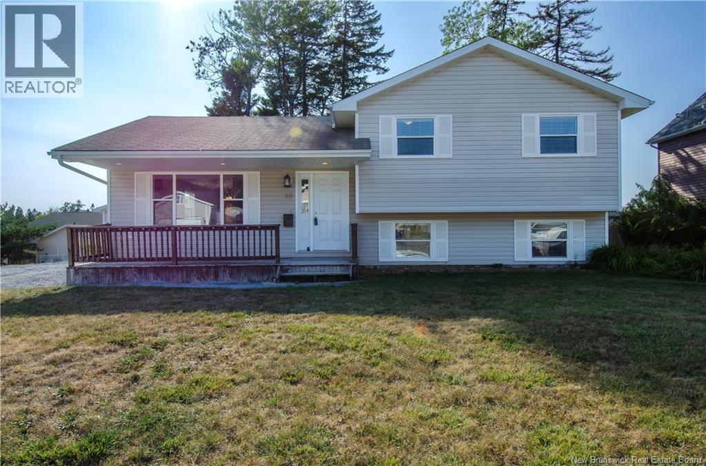 23 Hawkes Dr, Saint John, NB E2M 0A5