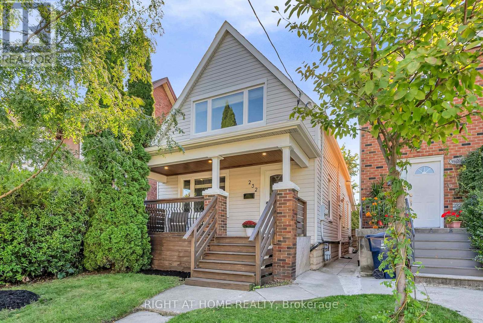 232 Sixth St, Toronto, ON M8V 3A7