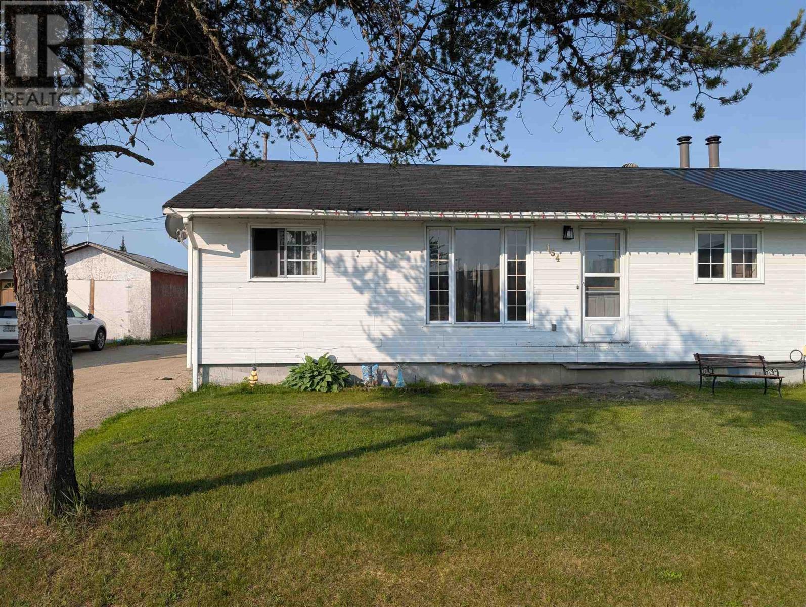 154 Avenue Du Parc, Dubreuilville, ON P0S 1B0