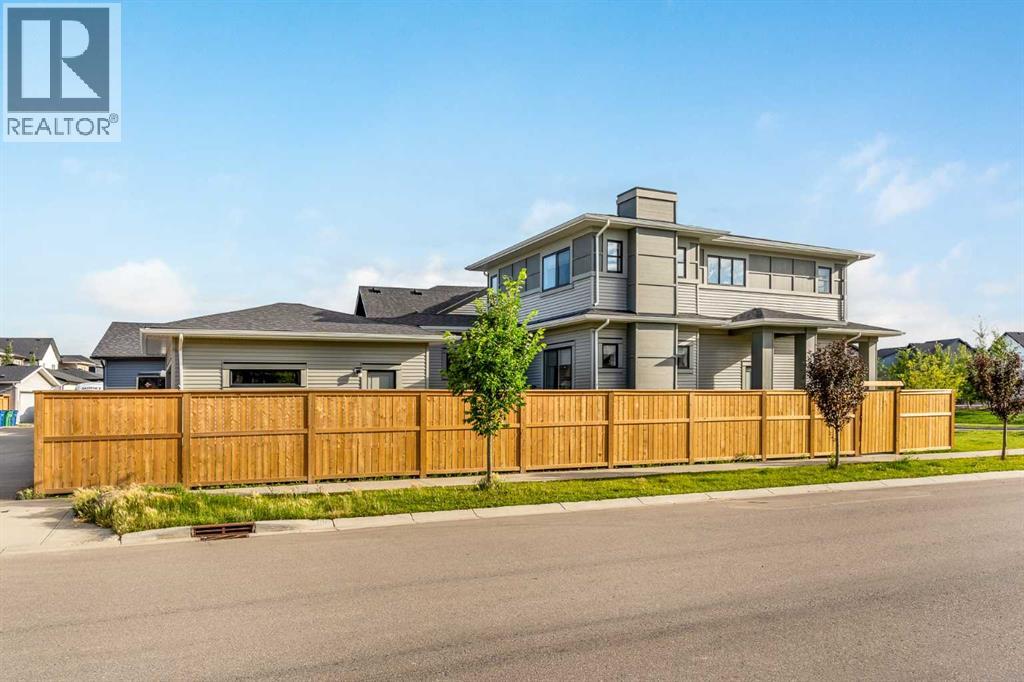 800 Reynolds Mnr SW, Airdrie, AB T4B 5G2