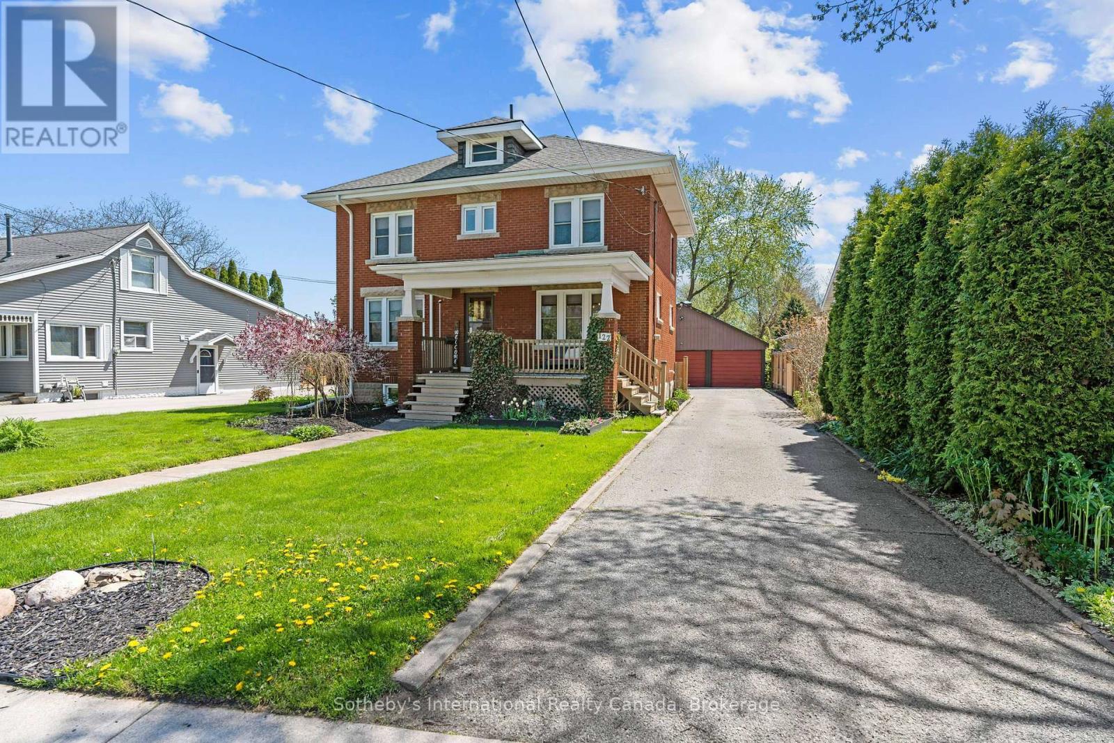 122 Lake Avenue Dr, Hamilton, ON L8G 3N4