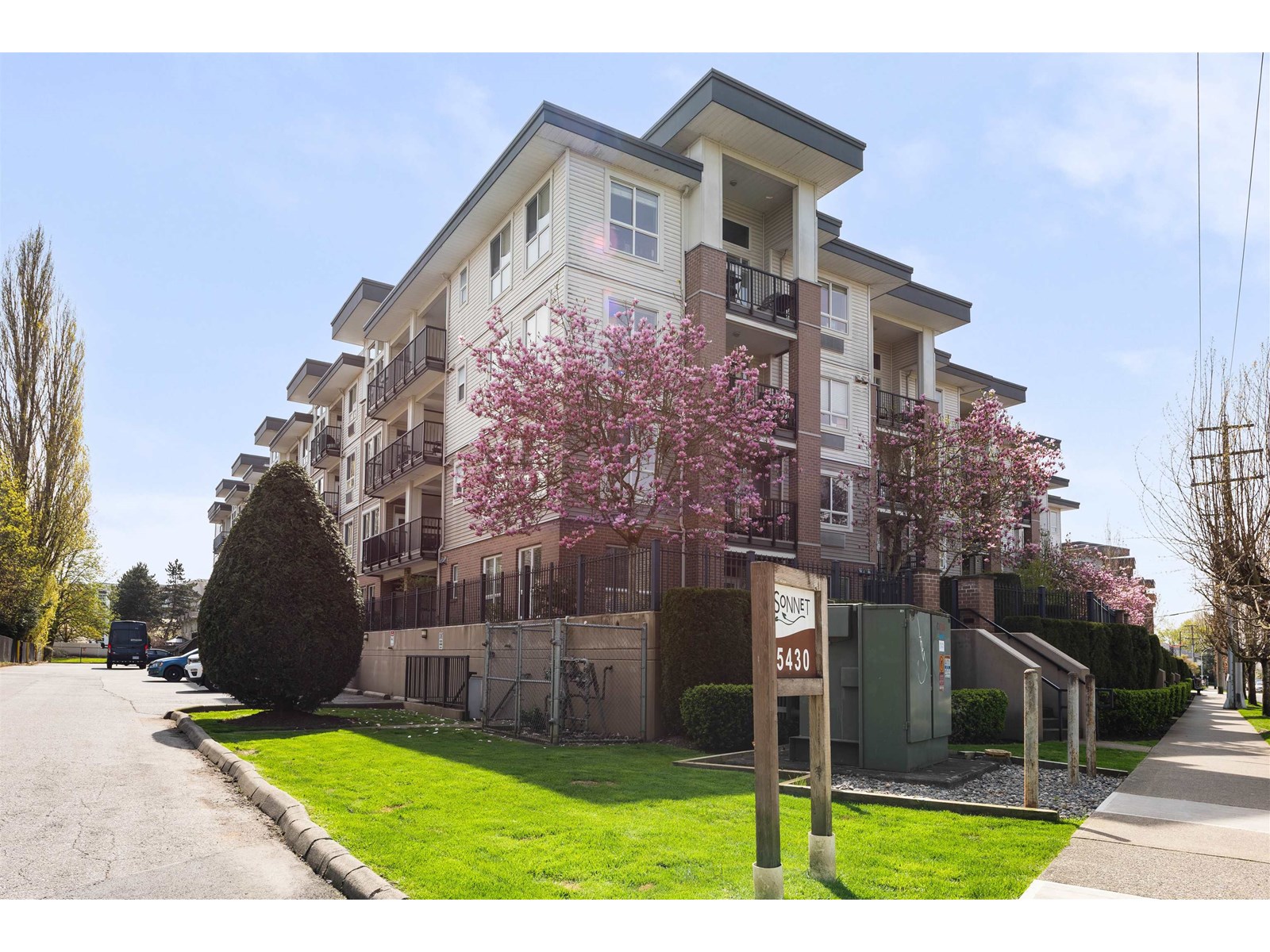5430 201 Street Unit 304, Langley, BC V3A 0A2