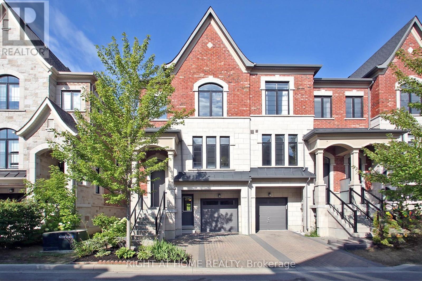 60 Duncombe Ln, Richmond Hill, ON L4C 0Z9