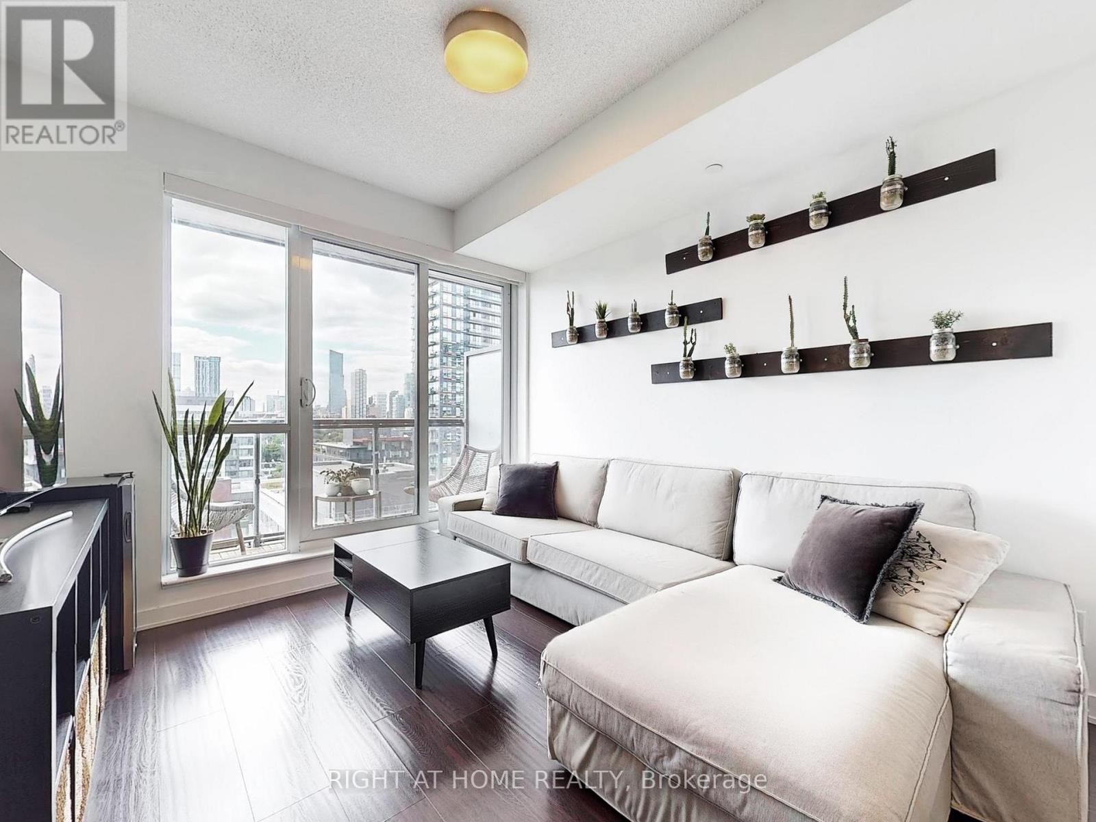1407 55 Regent Park Blvd, Toronto, ON M5A 3H6