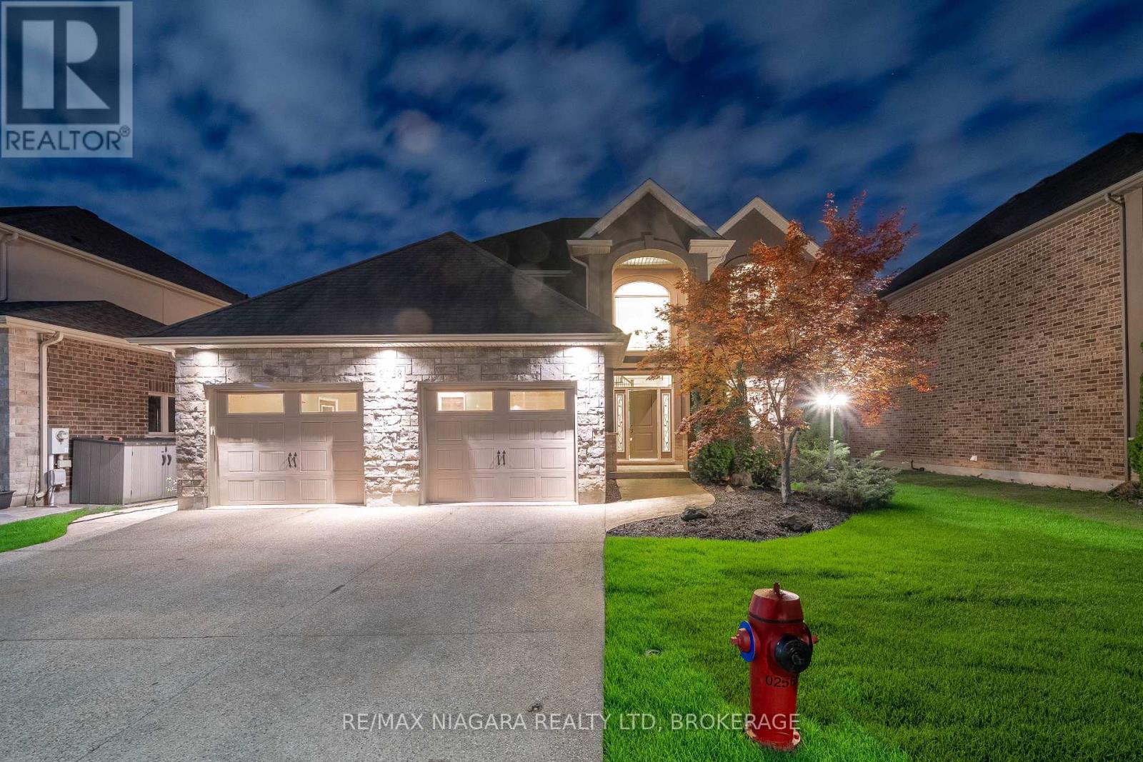 9128 Tapestry Ct, Niagara Falls, ON L2H 0E2