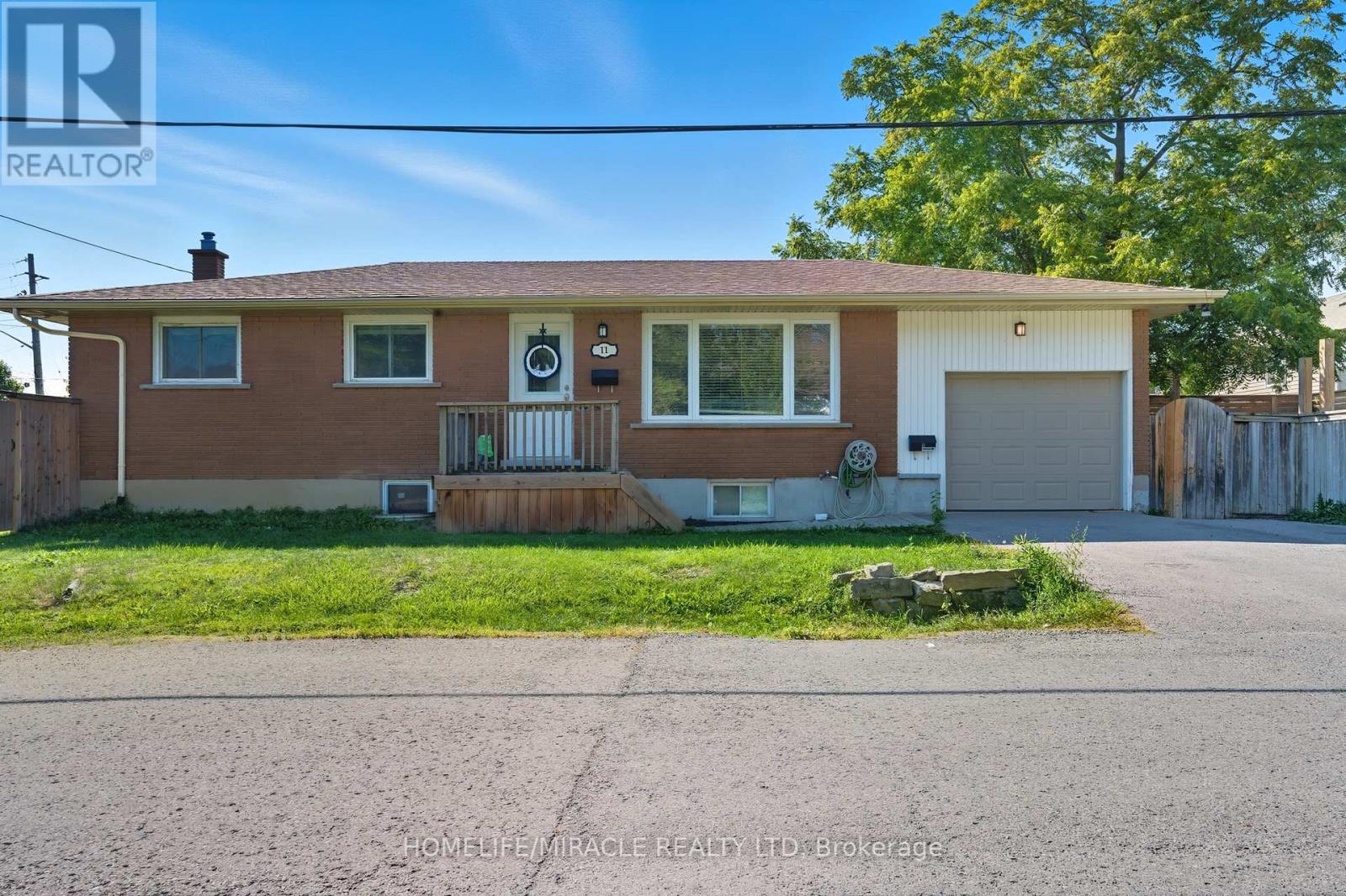 11 Rockwood Ave, St. Catharines, ON L2P 1T9