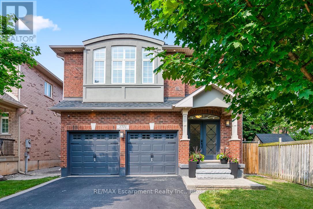 2301 Baronwood Dr, Oakville, ON L6M 4Z6