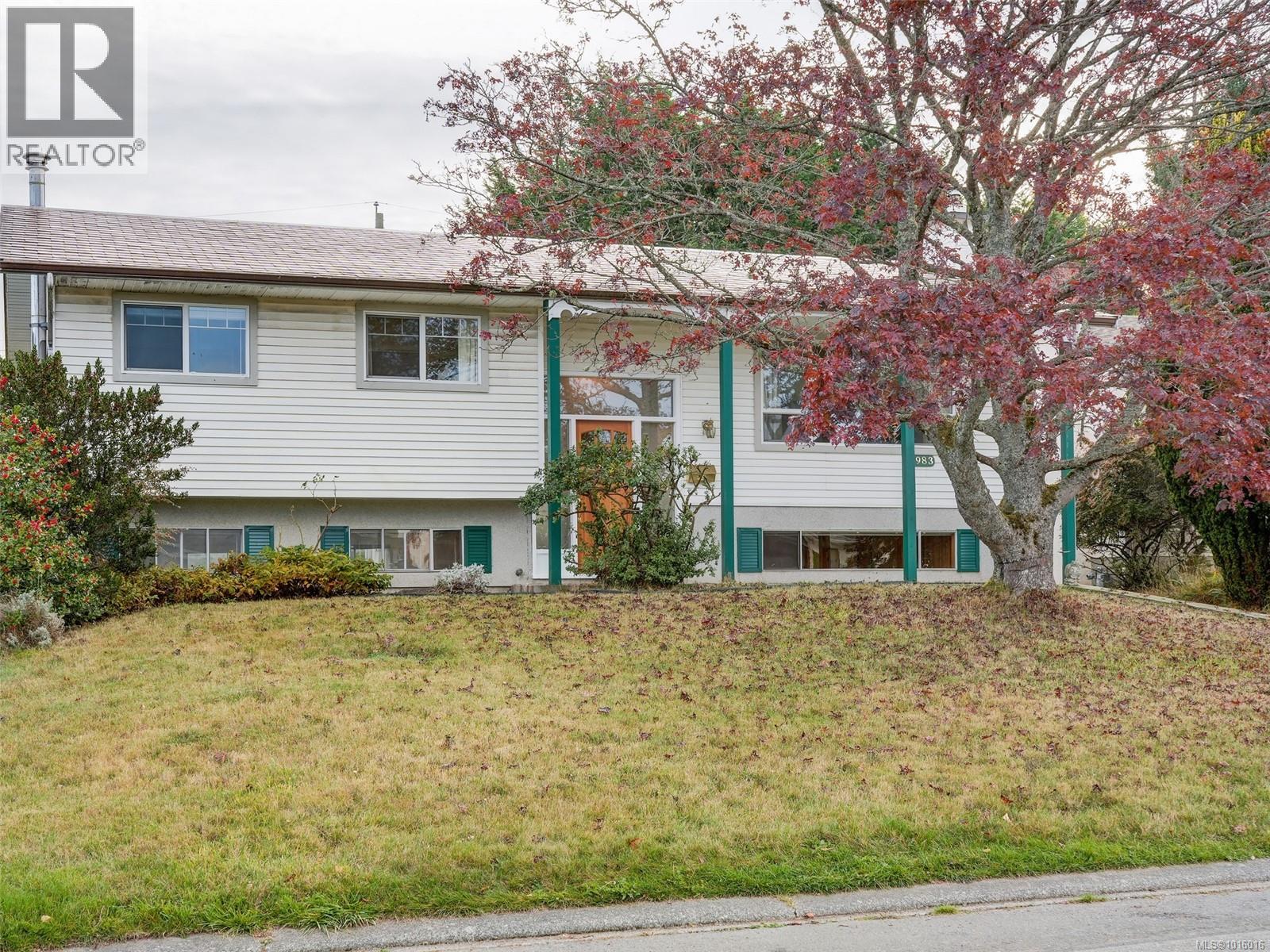3983 Oakwood St, Saanich, BC V8N 3M9